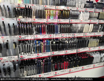 學(xué)生學(xué)習(xí)文化用品與計算機(jī)應(yīng)用 現(xiàn)代教育的雙翼